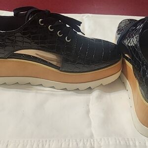 Aldo Womens Platforms 8 1/2 Black with tan & white platform